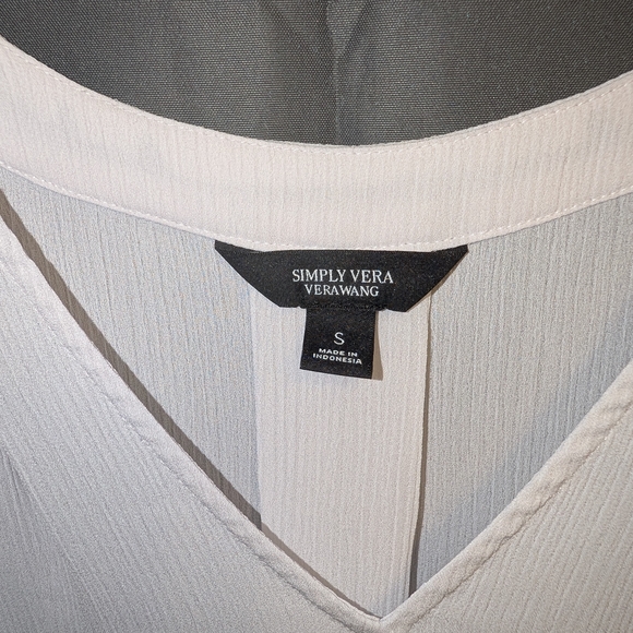 Simply Vera Vera Wang White V-Neck Cap Sleeve Blouse - Picture 3 of 6
